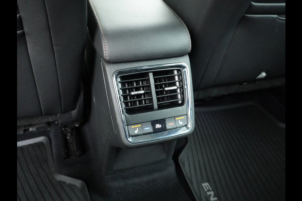 Škoda ENYAQ iV 80 204pk AUT. LEER Camera Adaptive-cruise+Stop/Go Head-Up Display Trekhaak Apple Carplay Android Auto Smartlink Adap.Cruise 21"  Spoorwisselassistent Verkeersborddetectie Sproeiers verwarmd Stoelen v/a verwarmd Grote Accu! Trekhaaksyst elektrisch Wegklapbaar. 1.000KG Trekgewicht! Zeer Compleet €56.000,- nieuw Grootste Actieradius/accu pakket.