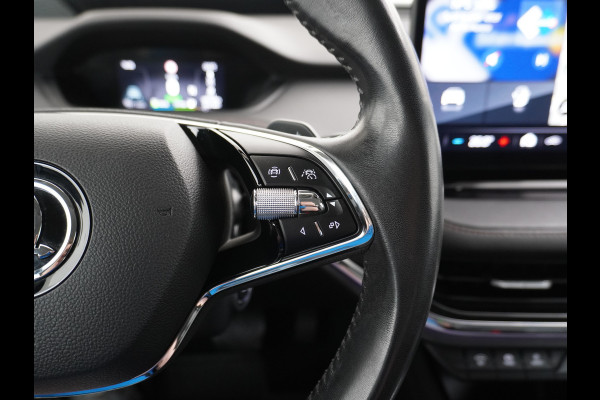Škoda ENYAQ iV 80 204pk AUT. LEER Camera Adaptive-cruise+Stop/Go Head-Up Display Trekhaak Apple Carplay Android Auto Smartlink Adap.Cruise 21"  Spoorwisselassistent Verkeersborddetectie Sproeiers verwarmd Stoelen v/a verwarmd Grote Accu! Trekhaaksyst elektrisch Wegklapbaar. 1.000KG Trekgewicht! Zeer Compleet €56.000,- nieuw Grootste Actieradius/accu pakket.