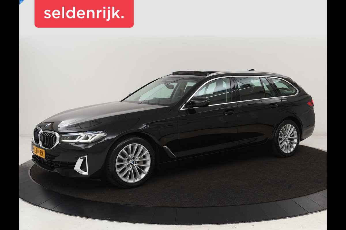 BMW 5 Serie 530e Luxury Line | Panoramadak | Adaptive cruise | Leder | Massage | Head-Up | LaserLight | Carplay | Sfeerverlichting | Keyless | Navigatie | Achterbankverwarming | PHEV | Plug In