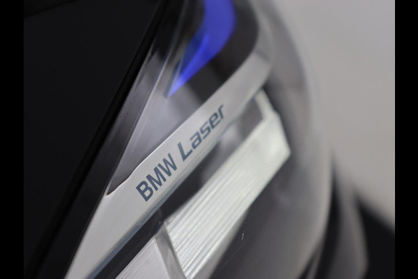 BMW 5 Serie 530e Luxury Line | Panoramadak | Adaptive cruise | Leder | Massage | Head-Up | LaserLight | Carplay | Sfeerverlichting | Keyless | Navigatie | Achterbankverwarming | PHEV | Plug In
