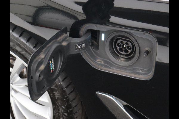 BMW 5 Serie 530e Luxury Line | Panoramadak | Adaptive cruise | Leder | Massage | Head-Up | LaserLight | Carplay | Sfeerverlichting | Keyless | Navigatie | Achterbankverwarming | PHEV | Plug In