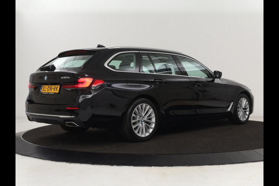 BMW 5 Serie 530e Luxury Line | Panoramadak | Adaptive cruise | Leder | Massage | Head-Up | LaserLight | Carplay | Sfeerverlichting | Keyless | Navigatie | Achterbankverwarming | PHEV | Plug In
