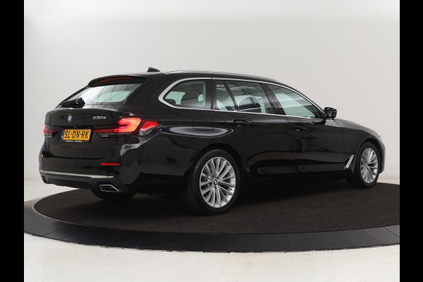 BMW 5 Serie 530e Luxury Line | Panoramadak | Adaptive cruise | Leder | Massage | Head-Up | LaserLight | Carplay | Sfeerverlichting | Keyless | Navigatie | Achterbankverwarming | PHEV | Plug In