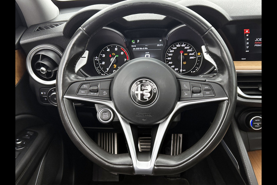 Alfa Romeo Stelvio 2.0 T AWD First Edition(NL-auto, Panorama, Trekhaak, StoelV, Navi, Elektrische Stoelen, Etc)