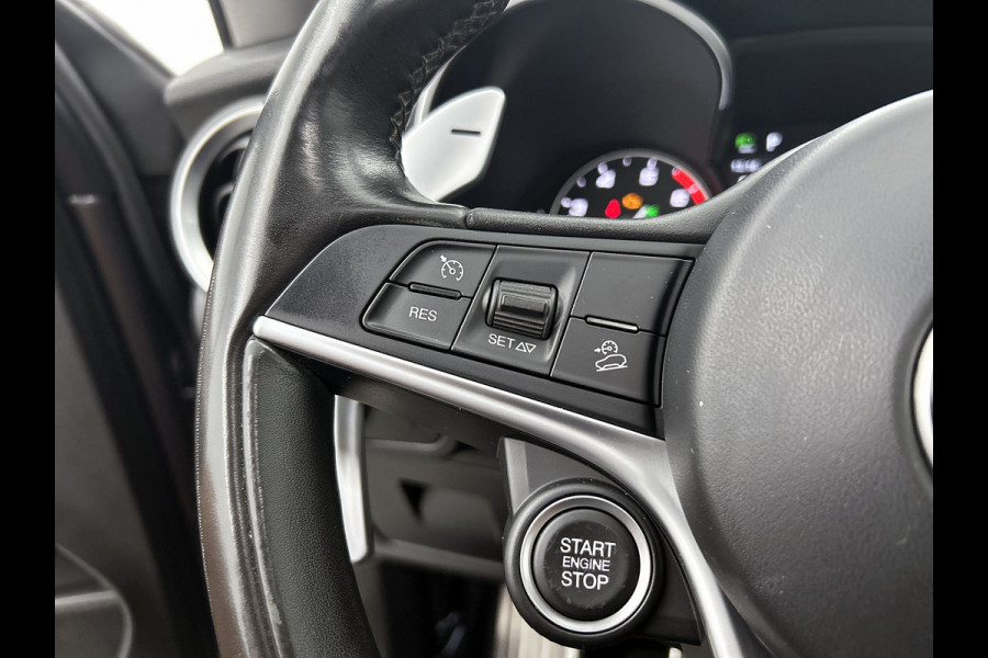Alfa Romeo Stelvio 2.0 T AWD First Edition(NL-auto, Panorama, Trekhaak, StoelV, Navi, Elektrische Stoelen, Etc)