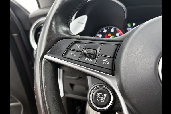 Alfa Romeo Stelvio 2.0 T AWD First Edition(NL-auto, Panorama, Trekhaak, StoelV, Navi, Elektrische Stoelen, Etc)