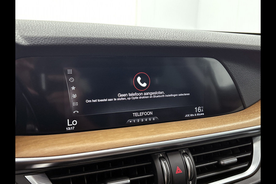 Alfa Romeo Stelvio 2.0 T AWD First Edition(NL-auto, Panorama, Trekhaak, StoelV, Navi, Elektrische Stoelen, Etc)