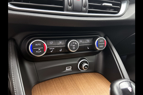 Alfa Romeo Stelvio 2.0 T AWD First Edition(NL-auto, Panorama, Trekhaak, StoelV, Navi, Elektrische Stoelen, Etc)