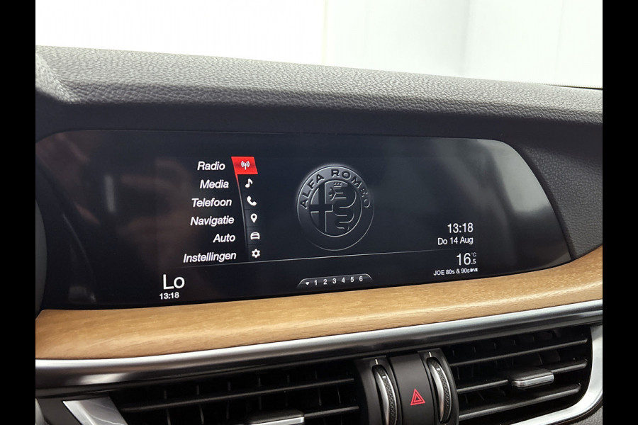 Alfa Romeo Stelvio 2.0 T AWD First Edition(NL-auto, Panorama, Trekhaak, StoelV, Navi, Elektrische Stoelen, Etc)