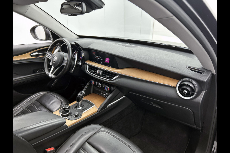 Alfa Romeo Stelvio 2.0 T AWD First Edition(NL-auto, Panorama, Trekhaak, StoelV, Navi, Elektrische Stoelen, Etc)