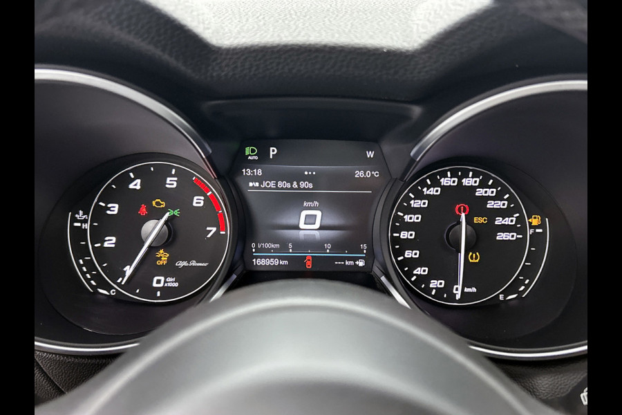 Alfa Romeo Stelvio 2.0 T AWD First Edition(NL-auto, Panorama, Trekhaak, StoelV, Navi, Elektrische Stoelen, Etc)
