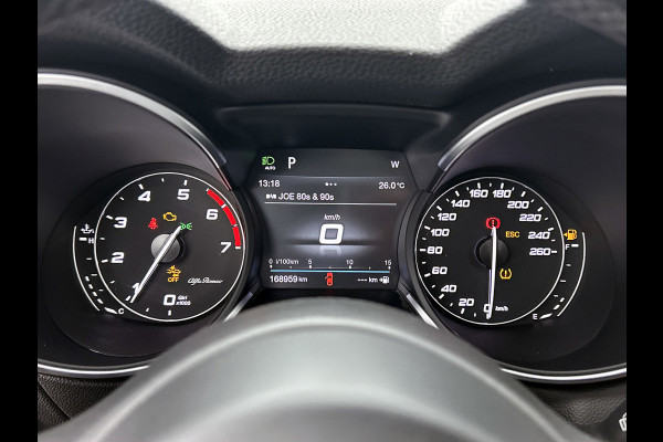 Alfa Romeo Stelvio 2.0 T AWD First Edition(NL-auto, Panorama, Trekhaak, StoelV, Navi, Elektrische Stoelen, Etc)