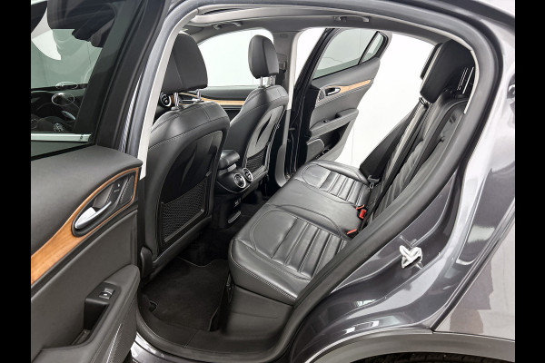 Alfa Romeo Stelvio 2.0 T AWD First Edition(NL-auto, Panorama, Trekhaak, StoelV, Navi, Elektrische Stoelen, Etc)