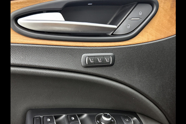 Alfa Romeo Stelvio 2.0 T AWD First Edition(NL-auto, Panorama, Trekhaak, StoelV, Navi, Elektrische Stoelen, Etc)