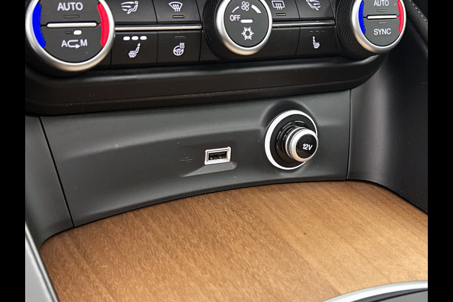 Alfa Romeo Stelvio 2.0 T AWD First Edition(NL-auto, Panorama, Trekhaak, StoelV, Navi, Elektrische Stoelen, Etc)