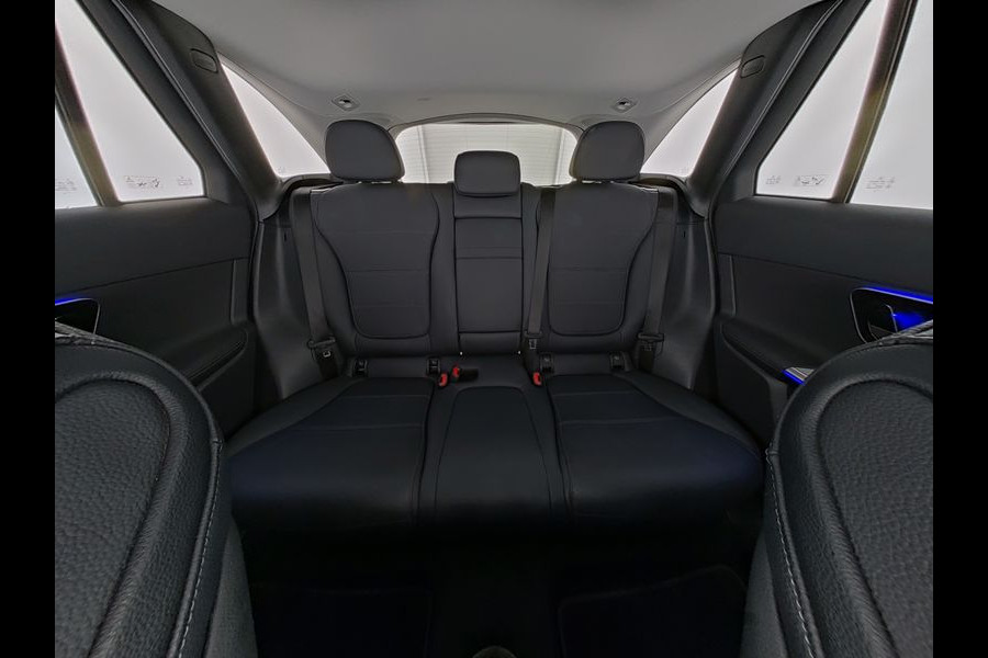 Mercedes-Benz GLC 300 e 4MATIC Plug-In Hybride Avantgarde Advanced Plus | Trekhaak | Rijassistentiepakket plus | Stuur en Stoelverwarming. Inclusief 24 maanden MB Certified garantie voor Europa.
