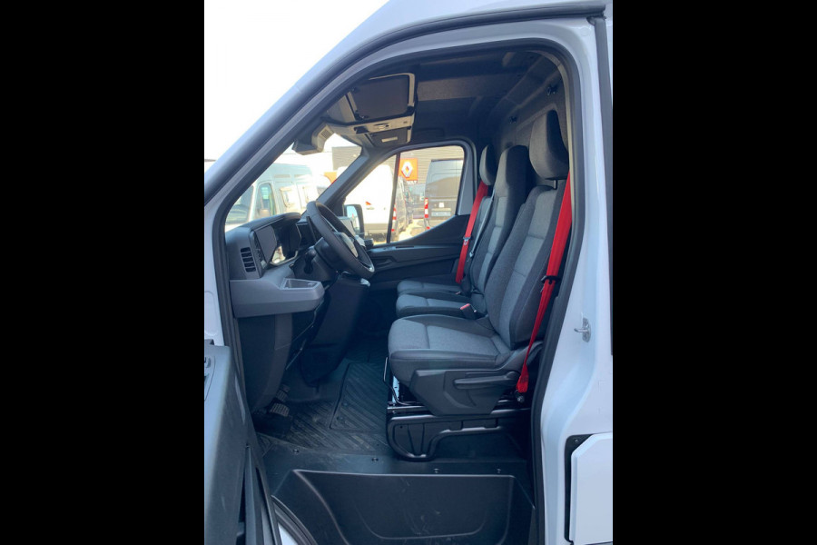 Renault Master E-Tech 87 kWh, 130 kW snelladen, L3H2 Demonstratieauto, Laadruimte betimmering, Side-bars, Camera, Trekhaak, Apple carplay