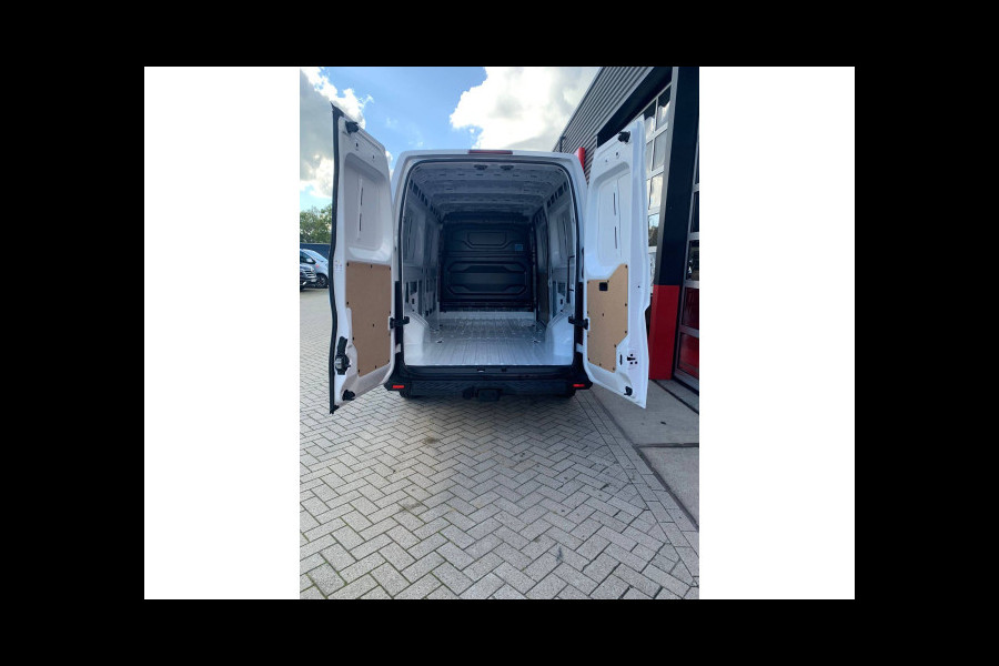 Renault Master E-Tech 87 kWh, 130 kW snelladen, L3H2 Demonstratieauto, Laadruimte betimmering, Side-bars, Camera, Trekhaak, Apple carplay