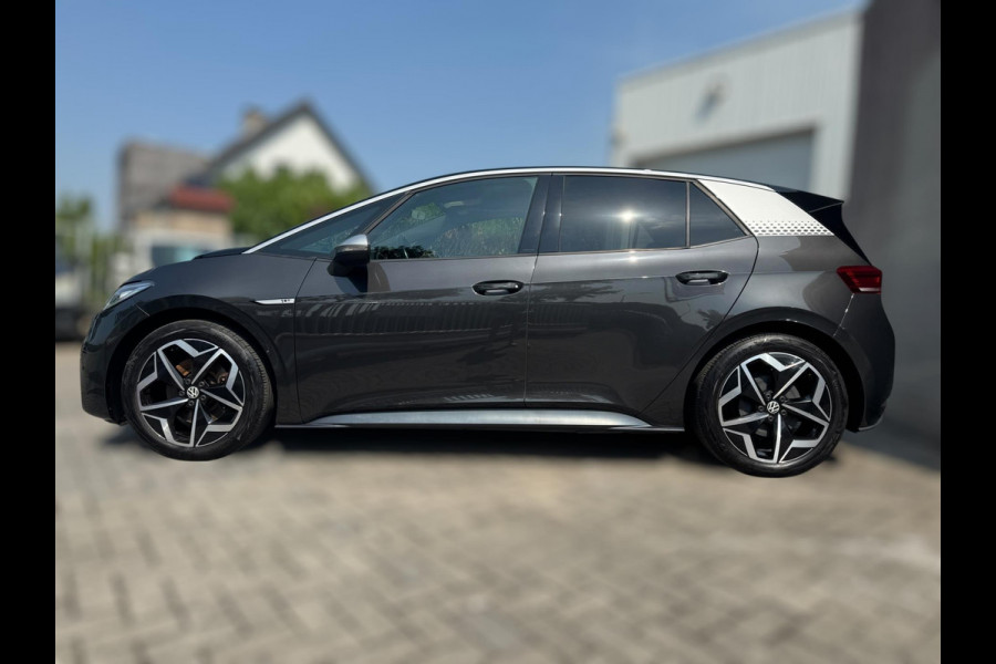 Volkswagen ID.3 First Plus 58 kWh AFNEEMBARE TREKHAAK / CAMERA / CARPLAY / CRUISE CONTROL / STOELVERWARMING / ECC / NAVIGATIE