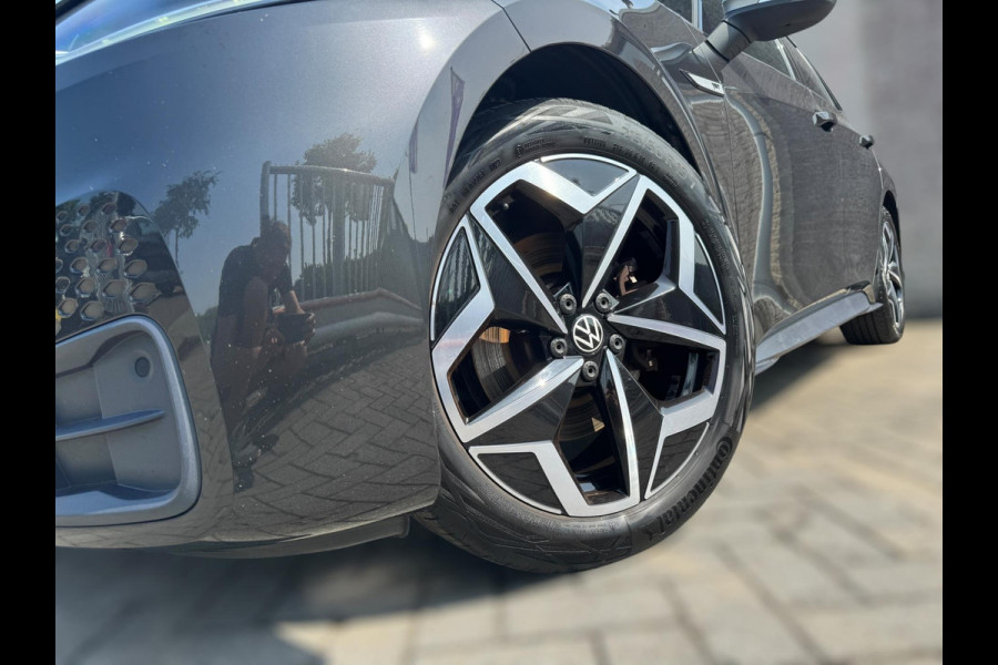 Volkswagen ID.3 First Plus 58 kWh AFNEEMBARE TREKHAAK / CAMERA / CARPLAY / CRUISE CONTROL / STOELVERWARMING / ECC / NAVIGATIE