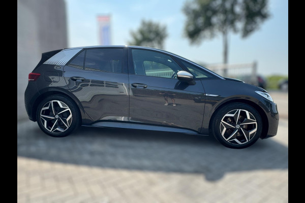 Volkswagen ID.3 First Plus 58 kWh AFNEEMBARE TREKHAAK / CAMERA / CARPLAY / CRUISE CONTROL / STOELVERWARMING / ECC / NAVIGATIE