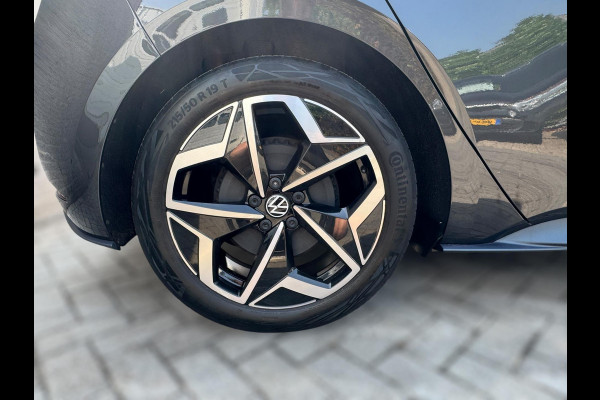 Volkswagen ID.3 First Plus 58 kWh AFNEEMBARE TREKHAAK / CAMERA / CARPLAY / CRUISE CONTROL / STOELVERWARMING / ECC / NAVIGATIE