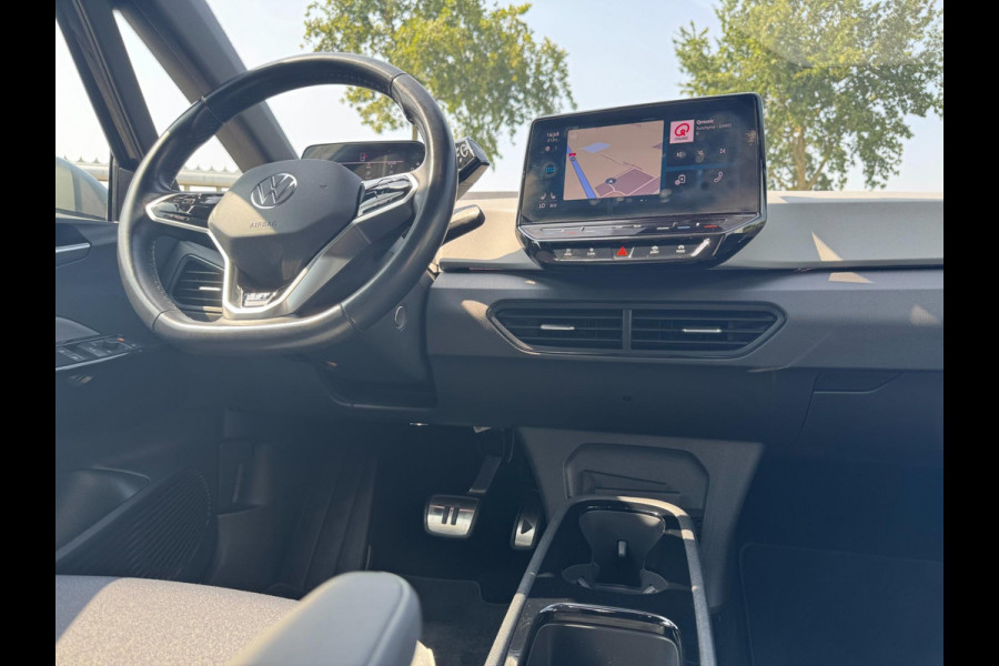 Volkswagen ID.3 First Plus 58 kWh AFNEEMBARE TREKHAAK / CAMERA / CARPLAY / CRUISE CONTROL / STOELVERWARMING / ECC / NAVIGATIE