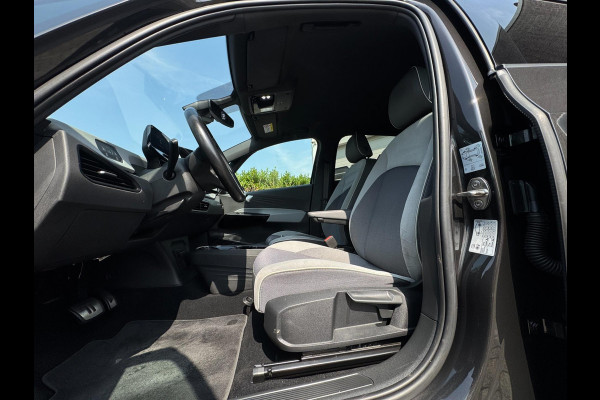 Volkswagen ID.3 First Plus 58 kWh AFNEEMBARE TREKHAAK / CAMERA / CARPLAY / CRUISE CONTROL / STOELVERWARMING / ECC / NAVIGATIE