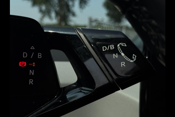 Volkswagen ID.3 First Plus 58 kWh AFNEEMBARE TREKHAAK / CAMERA / CARPLAY / CRUISE CONTROL / STOELVERWARMING / ECC / NAVIGATIE