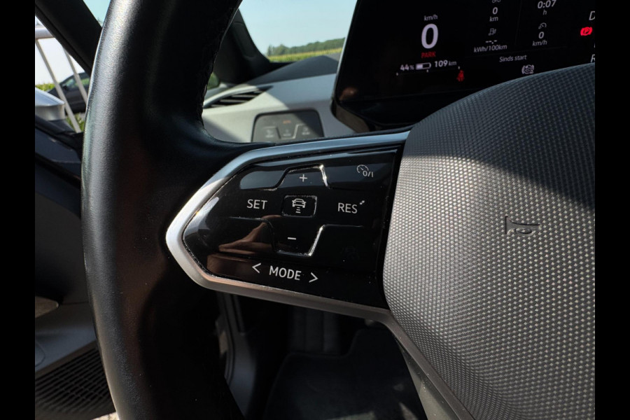Volkswagen ID.3 First Plus 58 kWh AFNEEMBARE TREKHAAK / CAMERA / CARPLAY / CRUISE CONTROL / STOELVERWARMING / ECC / NAVIGATIE