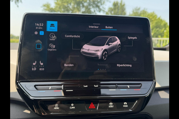 Volkswagen ID.3 First Plus 58 kWh AFNEEMBARE TREKHAAK / CAMERA / CARPLAY / CRUISE CONTROL / STOELVERWARMING / ECC / NAVIGATIE