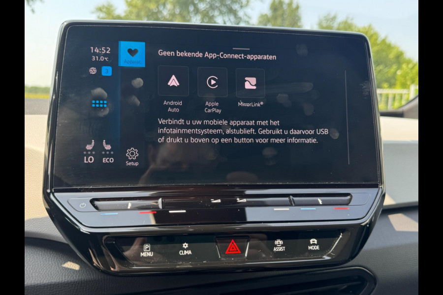 Volkswagen ID.3 First Plus 58 kWh AFNEEMBARE TREKHAAK / CAMERA / CARPLAY / CRUISE CONTROL / STOELVERWARMING / ECC / NAVIGATIE