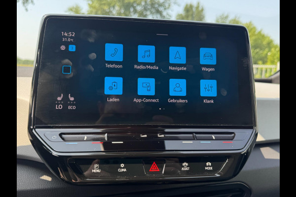 Volkswagen ID.3 First Plus 58 kWh AFNEEMBARE TREKHAAK / CAMERA / CARPLAY / CRUISE CONTROL / STOELVERWARMING / ECC / NAVIGATIE
