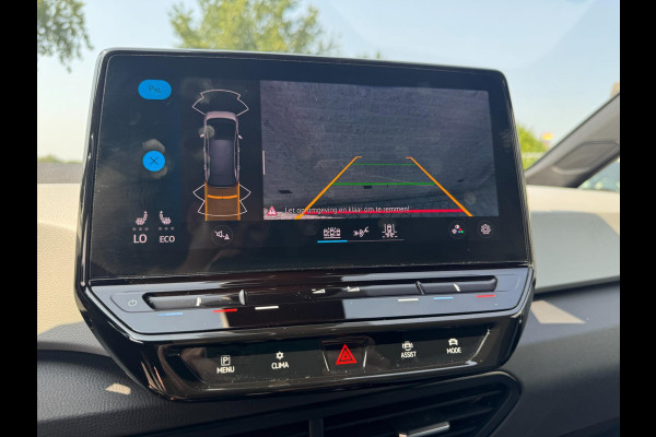 Volkswagen ID.3 First Plus 58 kWh AFNEEMBARE TREKHAAK / CAMERA / CARPLAY / CRUISE CONTROL / STOELVERWARMING / ECC / NAVIGATIE