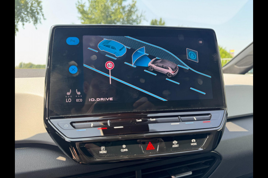 Volkswagen ID.3 First Plus 58 kWh AFNEEMBARE TREKHAAK / CAMERA / CARPLAY / CRUISE CONTROL / STOELVERWARMING / ECC / NAVIGATIE