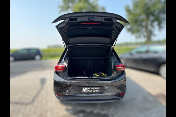 Volkswagen ID.3 First Plus 58 kWh AFNEEMBARE TREKHAAK / CAMERA / CARPLAY / CRUISE CONTROL / STOELVERWARMING / ECC / NAVIGATIE