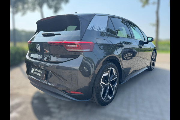 Volkswagen ID.3 First Plus 58 kWh AFNEEMBARE TREKHAAK / CAMERA / CARPLAY / CRUISE CONTROL / STOELVERWARMING / ECC / NAVIGATIE