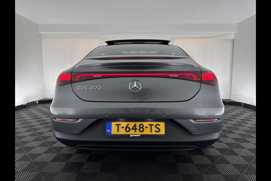 Mercedes-Benz EQE 300 Business Line 89 kWh [ 3-Fase ] (INCL-BTW) *HEATPUMP | PANO | LUXURY-LEATHER | FULL-LED | ADAPTIVE-CRUISE | DIGI-COCKPIT | MBUX-NAVI | HEATED-COMFORTSEATS | KEYLESS | SHIFT-PADDLES | ECC | PDC |  19"ALU*
