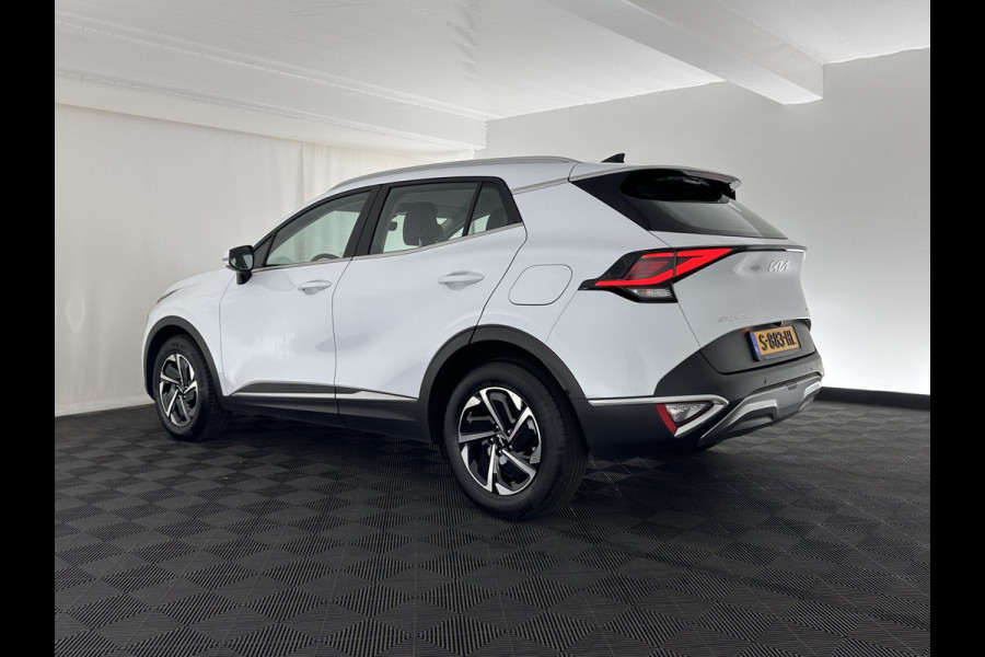 Kia Sportage 1.6 T-GDi Hybrid HEV DynamicLine (INCL-BTW) Aut.*FULL-LED | ADAPTIVE-CRUISE | WIDE-SCREEN-DIGI-COCKPIT | NAVI-FULLMAP | DAB | COMFORT-SEATS | ECC | SHIFT-PADDLES | CAMERA | PDC | PRIVACY-GLASS | CARPLAY | 17''ALU*