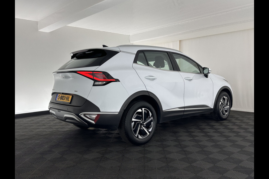 Kia Sportage 1.6 T-GDi Hybrid HEV DynamicLine (INCL-BTW) Aut.*FULL-LED | ADAPTIVE-CRUISE | WIDE-SCREEN-DIGI-COCKPIT | NAVI-FULLMAP | DAB | COMFORT-SEATS | ECC | SHIFT-PADDLES | CAMERA | PDC | PRIVACY-GLASS | CARPLAY | 17''ALU*