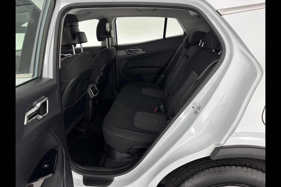 Kia Sportage 1.6 T-GDi Hybrid HEV DynamicLine (INCL-BTW) Aut.*FULL-LED | ADAPTIVE-CRUISE | WIDE-SCREEN-DIGI-COCKPIT | NAVI-FULLMAP | DAB | COMFORT-SEATS | ECC | SHIFT-PADDLES | CAMERA | PDC | PRIVACY-GLASS | CARPLAY | 17''ALU*