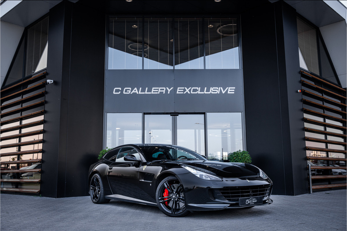 Ferrari GTC4Lusso 6.3 V12 - 4-zits l Lift l Passanger Display l Carbon l Panorama Ferrari GTC4Lusso 6.3 V12 - 4-zits l Lift l Passanger Display l Carbon l Panorama