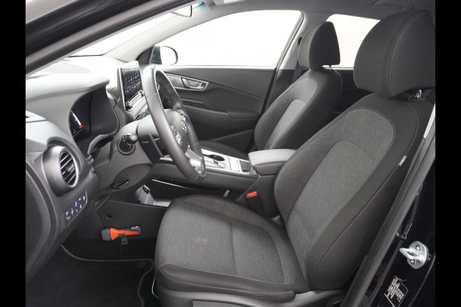 Hyundai Kona EV 64kWh Camera Apple Carplay/Android Auto Navi Adaptive Cruise Camera HUD Pdc-V+A 17"LM Lane Assist Blind Spot Monitor FCA Keyless Led Etms systeem Forward Collision-Avoidance Assist Highway assist sys Origineel NLse auto,  garantie op accu 06-07-2028/160.000km