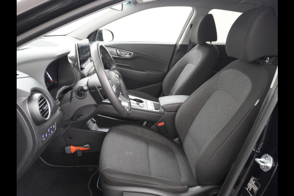 Hyundai Kona EV 64kWh Camera Apple Carplay/Android Auto Navi Adaptive Cruise Camera HUD Pdc-V+A 17"LM Lane Assist Blind Spot Monitor FCA Keyless Led Etms systeem Forward Collision-Avoidance Assist Highway assist sys Origineel NLse auto,  garantie op accu 06-07-2028/160.000km