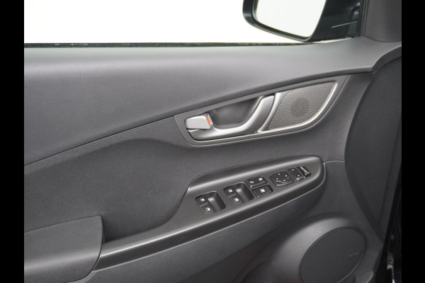 Hyundai Kona EV 64kWh Camera Apple Carplay/Android Auto Navi Adaptive Cruise Camera HUD Pdc-V+A 17"LM Lane Assist Blind Spot Monitor FCA Keyless Led Etms systeem Forward Collision-Avoidance Assist Highway assist sys Origineel NLse auto,  garantie op accu 06-07-2028/160.000km