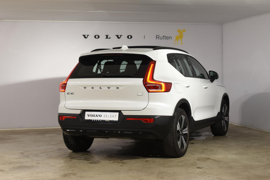 Volvo XC40 T5 262PK Automaat Plug-in Hybrid Ultimate Dark / Adaptieve Cruisecontrol / Elektr. schuifdak / Leer / Stoelverwarming / Stuurverwarming / Elektrische Stoelen / Trekhaak / Elektr. achterklep / Harman Kardon / 360 graden camera
