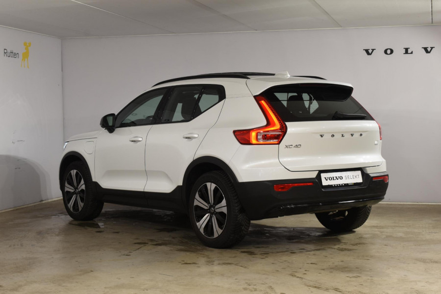 Volvo XC40 T5 262PK Automaat Plug-in Hybrid Ultimate Dark / Adaptieve Cruisecontrol / Elektr. schuifdak / Leer / Stoelverwarming / Stuurverwarming / Elektrische Stoelen / Trekhaak / Elektr. achterklep / Harman Kardon / 360 graden camera