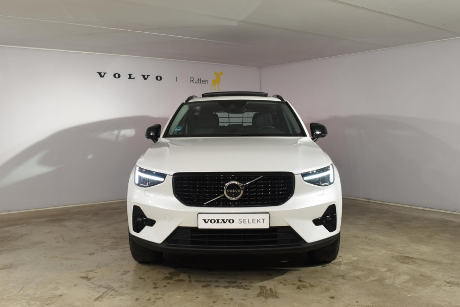 Volvo XC40 T5 262PK Automaat Plug-in Hybrid Ultimate Dark / Adaptieve Cruisecontrol / Elektr. schuifdak / Leer / Stoelverwarming / Stuurverwarming / Elektrische Stoelen / Trekhaak / Elektr. achterklep / Harman Kardon / 360 graden camera