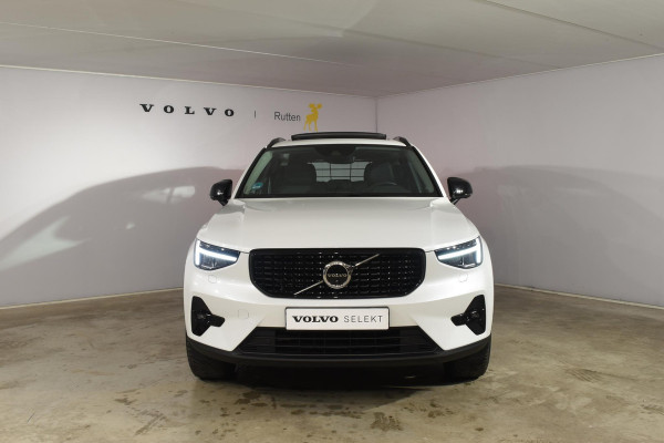 Volvo XC40 T5 262PK Automaat Plug-in Hybrid Ultimate Dark / Adaptieve Cruisecontrol / Elektr. schuifdak / Leer / Stoelverwarming / Stuurverwarming / Elektrische Stoelen / Trekhaak / Elektr. achterklep / Harman Kardon / 360 graden camera