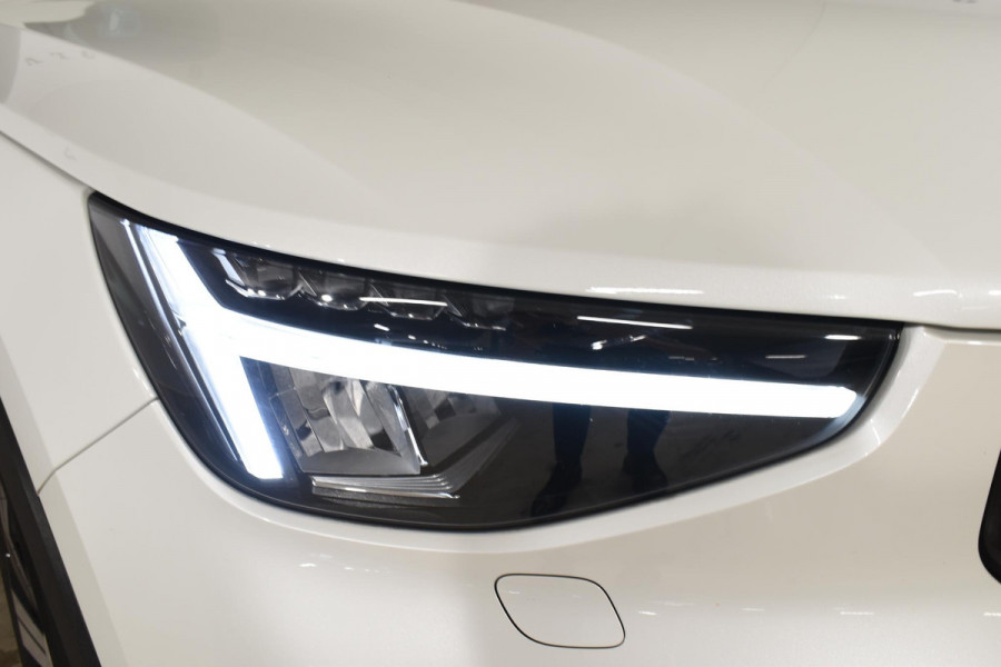 Volvo XC40 T5 262PK Automaat Plug-in Hybrid Ultimate Dark / Adaptieve Cruisecontrol / Elektr. schuifdak / Leer / Stoelverwarming / Stuurverwarming / Elektrische Stoelen / Trekhaak / Elektr. achterklep / Harman Kardon / 360 graden camera